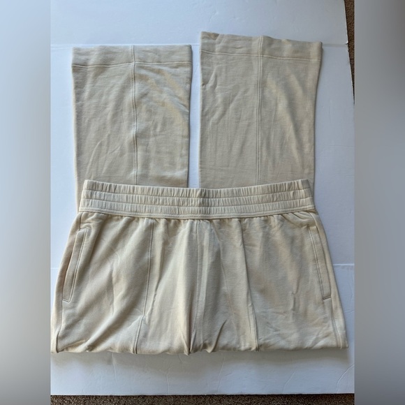 Fabletics Flare Jogger Sweatpants New with Tags Beige size 1x - Picture 1 of 6